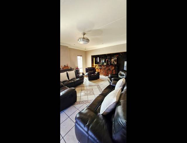 4 BEDROOM HOUSE FOR SALE IN SUNWARD PARK